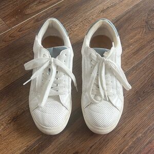 Size 7. White sneakers